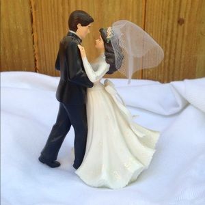 Bride and groom cake topper